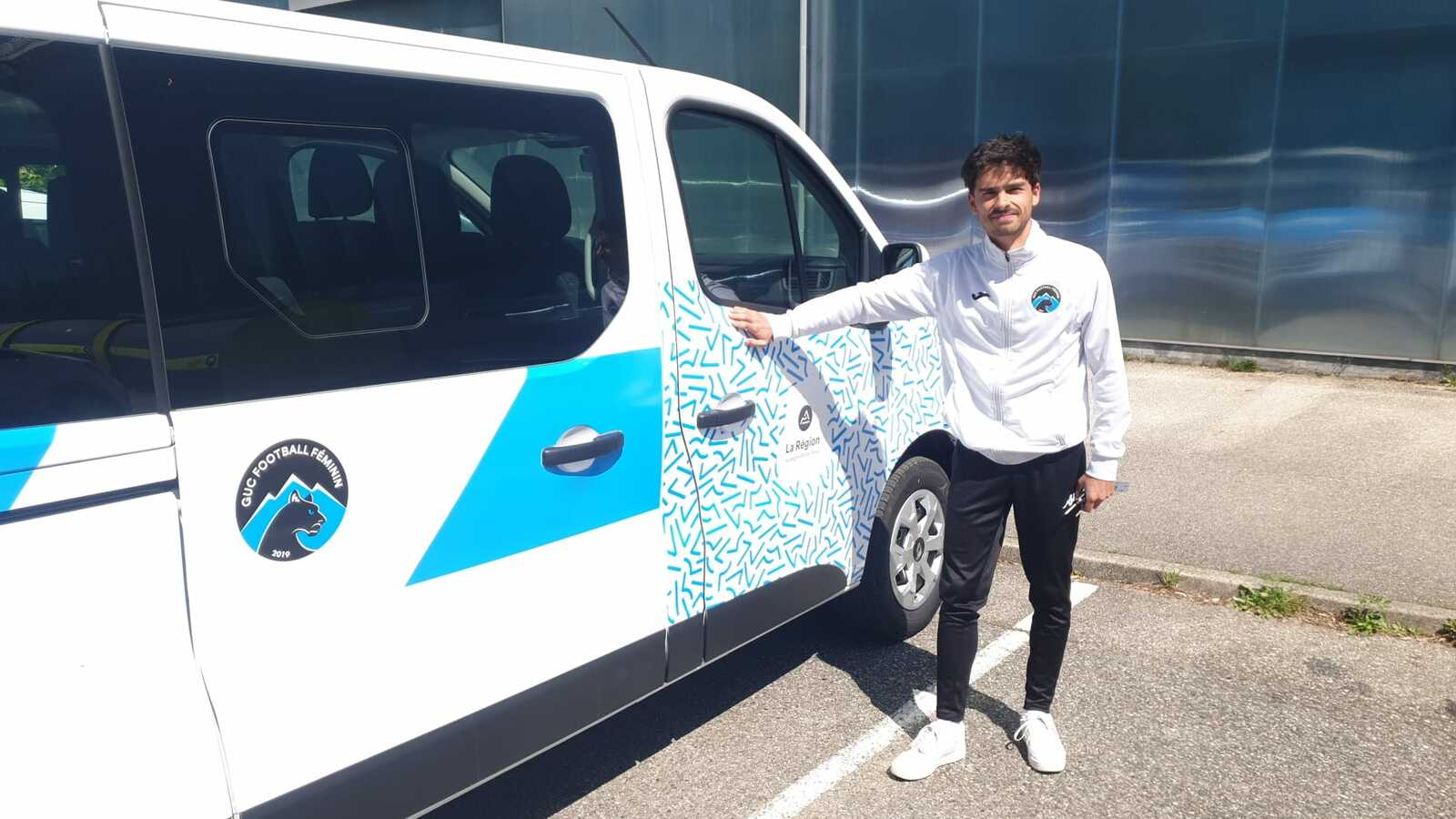 EN ROUTE VERS LA VICTOIRE : LE GUC FF REÇOIT SON NOUVEAU MINIBUS RÉGIONAL !